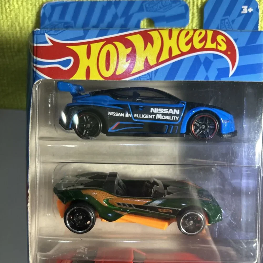 NEW 2022 HOT WHEELS 3 Pack - 2014 Green Carbonic ME, Red Corvette & Nissan